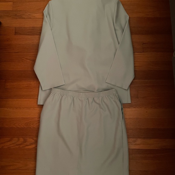 Woman’s Suit - Sizes 10 & 12 - Alfred Dunner - Picture 2 of 3